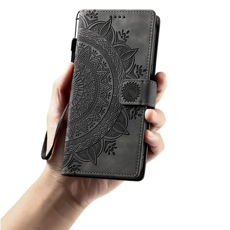 Capa para Samsung Galaxy S25 FE com Estampa de Totem, Acabamento em Couro Sintético, Carteira para Celular com Alça de Mão - Cinza