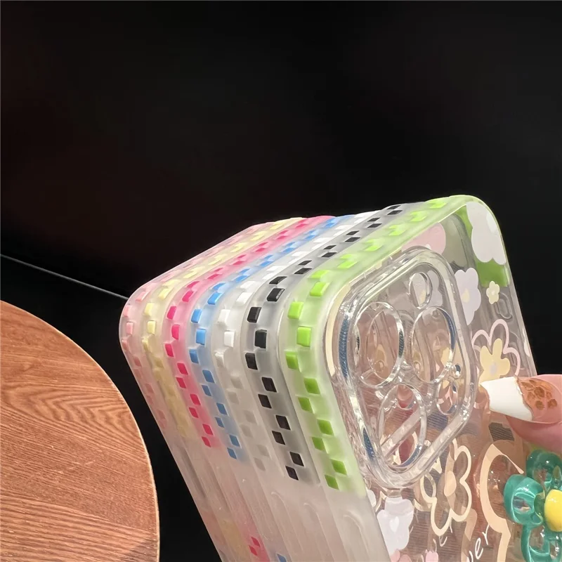 Étui Grid Frame pour iPhone 16 Pro avec Design de Fleur 3D en TPU - Jaune