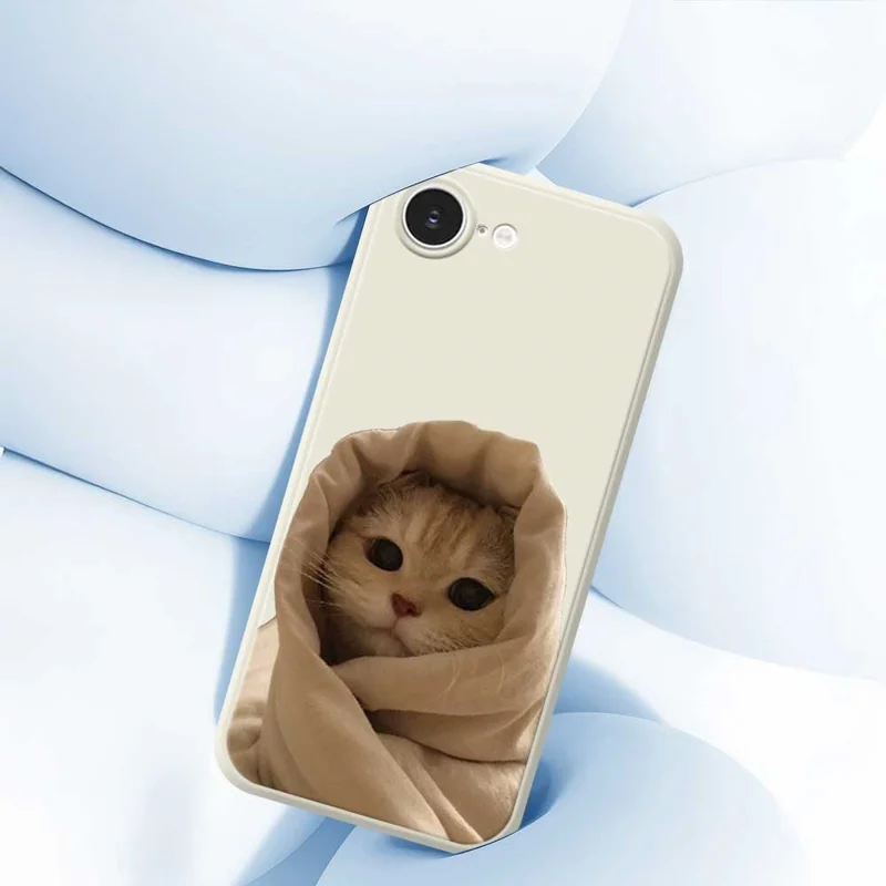 For iPhone 16e Hoesje met Afdruk van een Gewikkelde Kat Rechte Rand TPU Telefoonhoesje - Paars