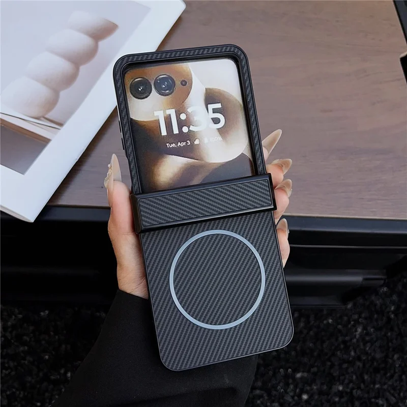 Für Motorola Razr 60 Ultra 5G Hülle kompatibel mit MagSafe Kohlefaser-Textur Klapphandy-Hülle - Schwarz