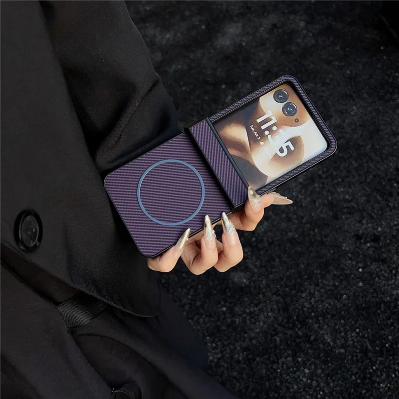 Für Motorola Razr 60 Ultra 5G Hülle kompatibel mit MagSafe Kohlefaser-Textur Klapphandy-Hülle - Schwarz