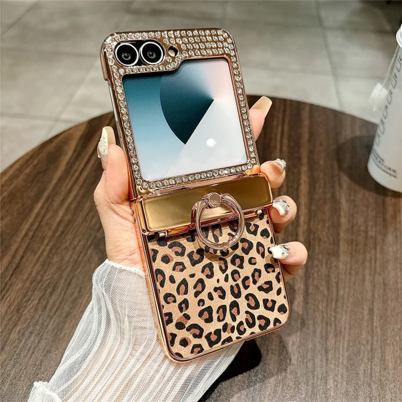 Cover per Samsung Galaxy Z Flip7 FE 5G / Z Flip6 5G con Supporto ad Anello Motivo Leopardato e Strass - Oro