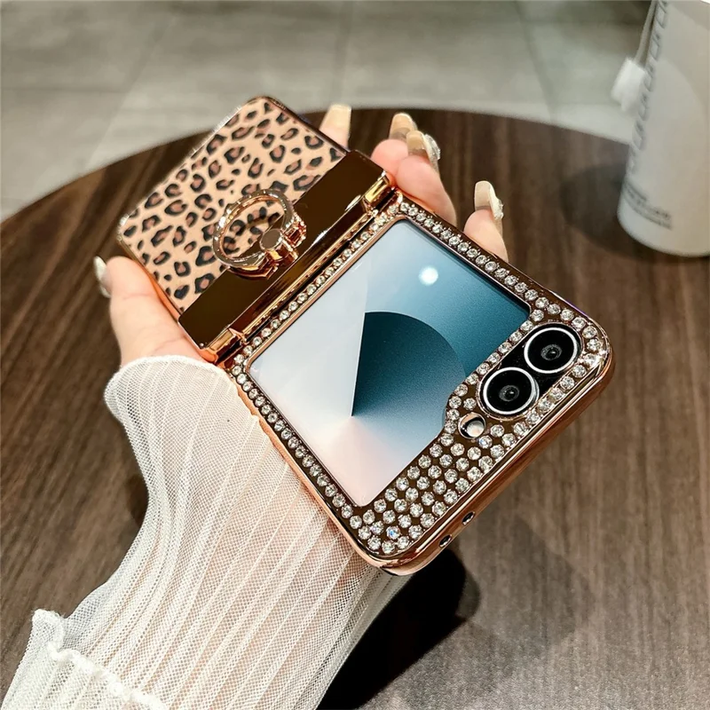 Cover per Samsung Galaxy Z Flip7 FE 5G / Z Flip6 5G con Supporto ad Anello Motivo Leopardato e Strass - Oro