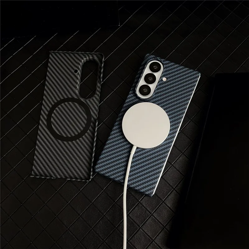 Für Samsung Galaxy Z Fold7 5G Magnetische Hülle mit Karbonfaser-Textur, PC-Handyhülle mit Displayschutz - Grün