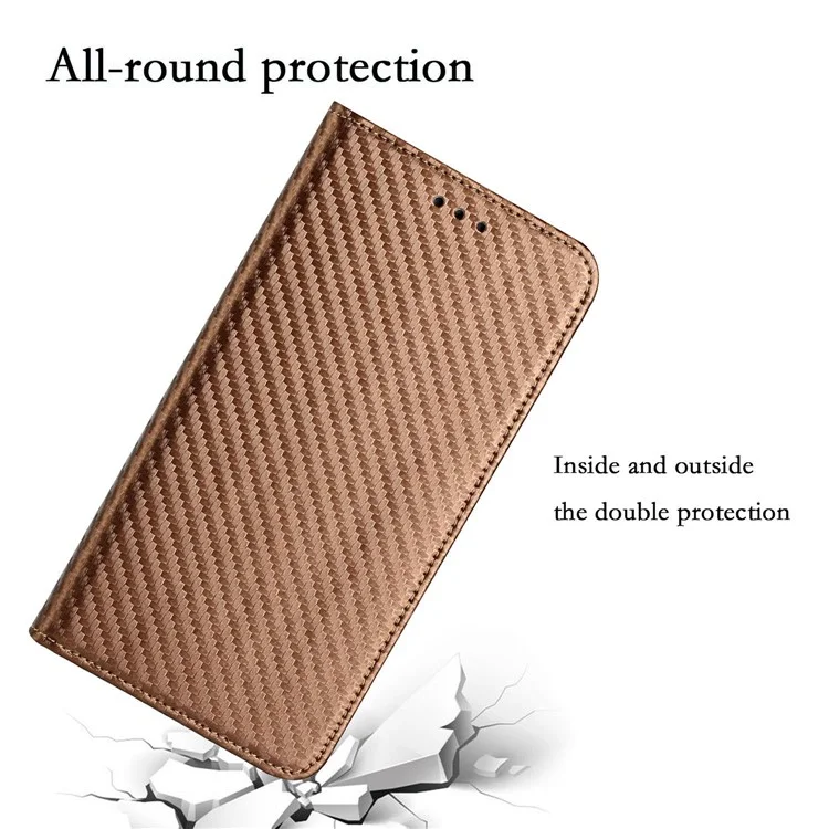 Para Samsung Galaxy S23 Ultra Carbon Fiber Texture PU Cuero de Cuero Flip Cover Soport de Absorción Magnética Caja de Teléfono Con Correa de Muñeca - Marrón