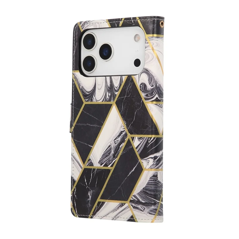 Cover per iPhone 17 Pro Max con Motivo Marmorizzato Laccato, Custodia in Pelle con Cinturino da Polso - Nero