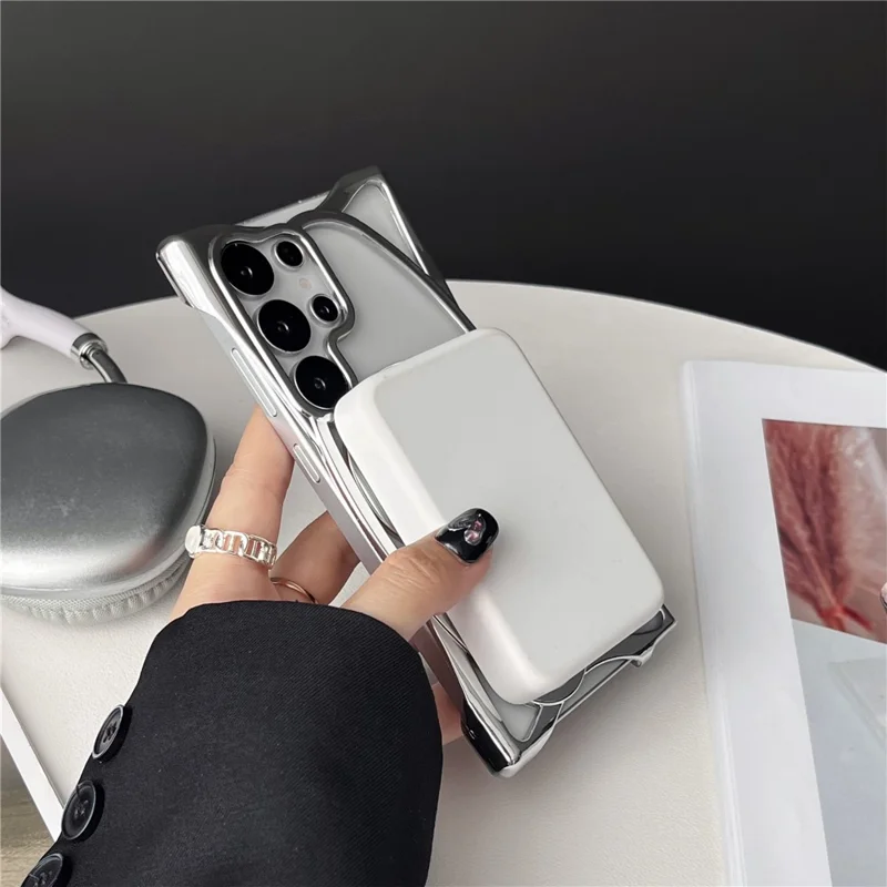 Voor Samsung Galaxy S24 Ultra Hoesje Compatibel met MagSafe Randloze Gegalvaniseerde Holle Ontwerp TPU Telefoonhoes - Zilver