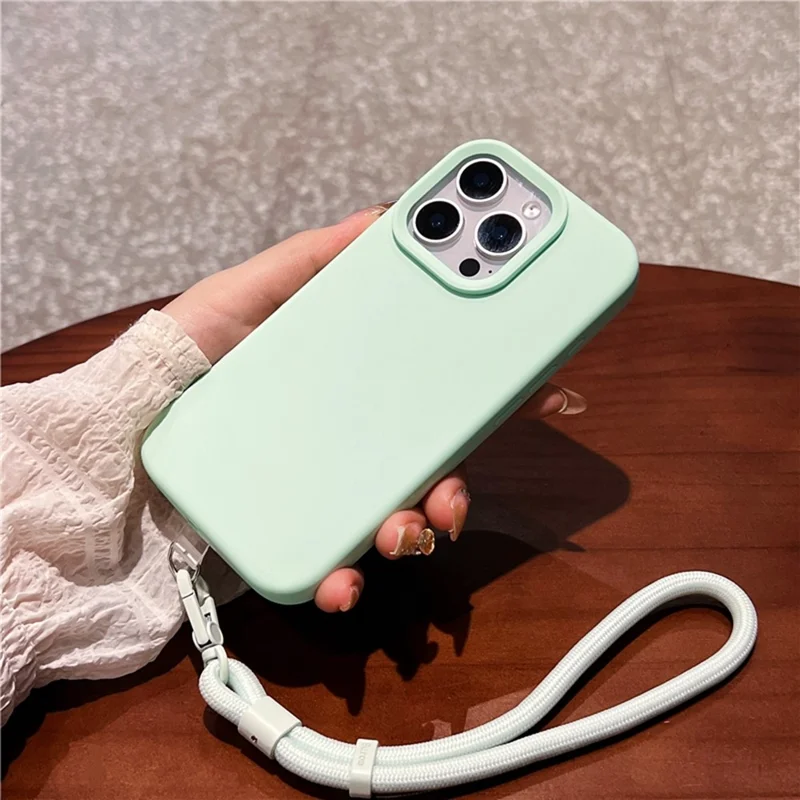 For iPhone 16 Pro Case Zacht Microvezel Voering Vloeibaar Silicone + PC Telefoonhoesje met Polsbandje - Lichtgroen