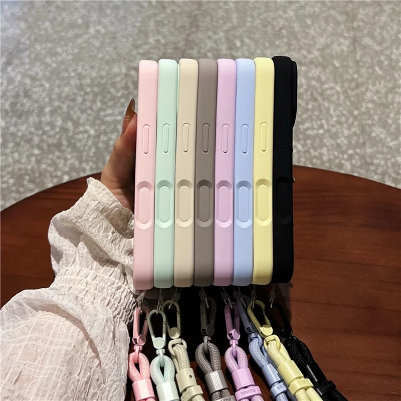 For iPhone 16 Pro Case Zacht Microvezel Voering Vloeibaar Silicone + PC Telefoonhoesje met Polsbandje - Lichtgroen