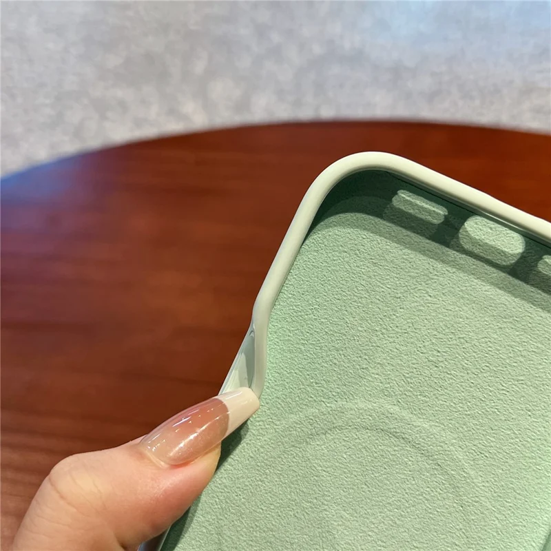 Für iPhone 16 Pro Max Hülle kompatibel mit MagSafe Flüssigsilikon + PC Kratzsicher Handyhülle - Hellgelb