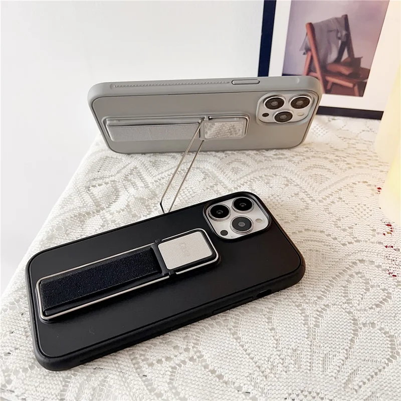 Funda para iPhone 16 Pro de TPU + PC con Soporte y Correa Elástica para Dedo - Negro