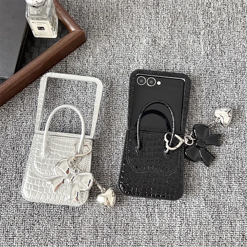 For Samsung Galaxy Z Flip7 5G Case Handbag Crocodile Texture Leather + PC Phone Cover with Bow Heart Pendant - Black