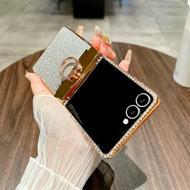 جراب لهاتف سامسونج جالكسي Z Flip7 5G بتصميم لامع ومزينة بحصى الراين جراب صلب من مادة البولي كربونات - ذهبي