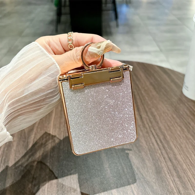 جراب لهاتف سامسونج جالكسي Z Flip7 5G بتصميم لامع ومزينة بحصى الراين جراب صلب من مادة البولي كربونات - ذهبي