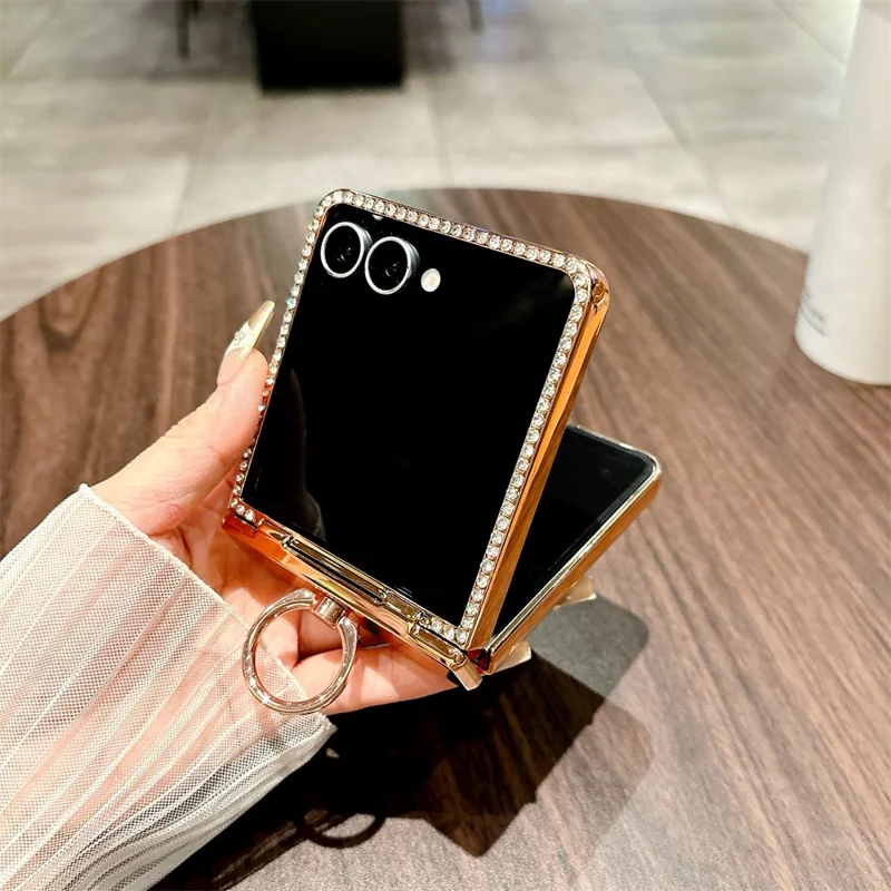 جراب لهاتف سامسونج جالكسي Z Flip7 5G بتصميم لامع ومزينة بحصى الراين جراب صلب من مادة البولي كربونات - ذهبي