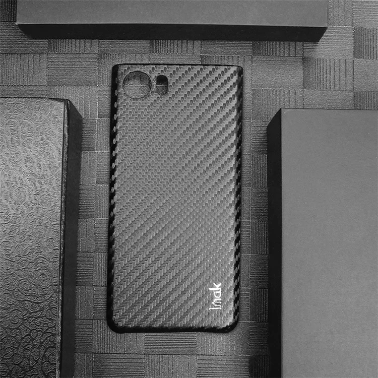 Série Imak Ruiyi Pour BlackBerry Keyone / DTEK70 Texture en Fibre de Carbone PU Couvre-téléphonie Cellulaire en Cuir en Cuir en Cuir à Carré