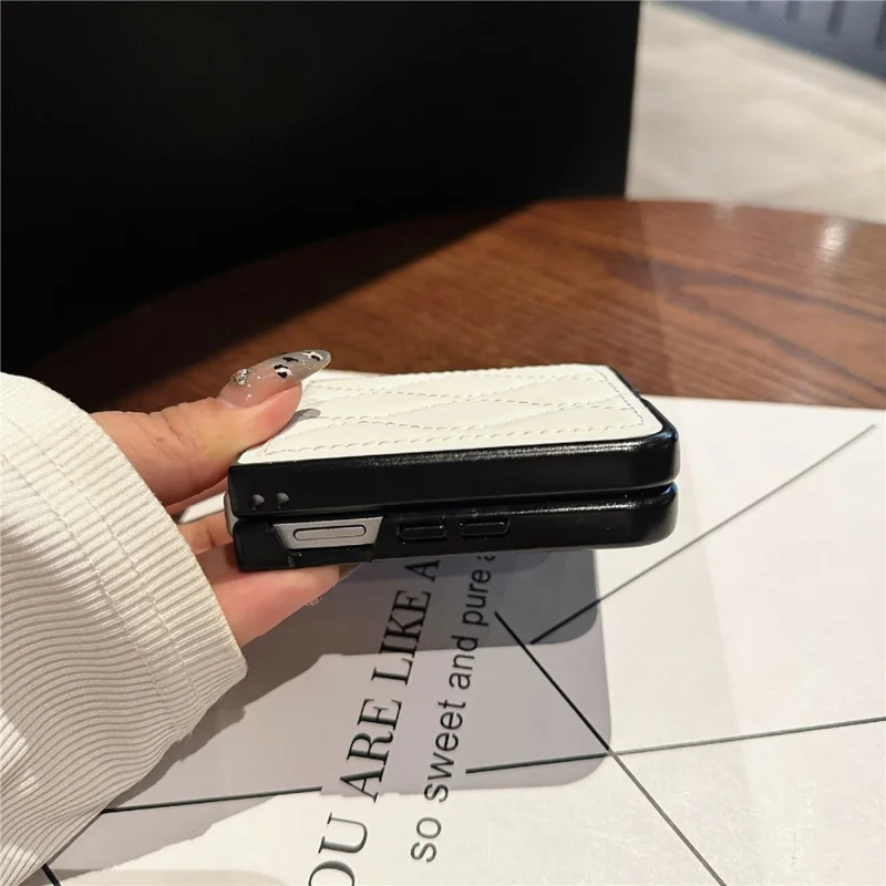 Til Xiaomi Mix Flip 2 Foldetelefon Case med Bølgepattern Læderbelagt PC-dæksel - Hvid