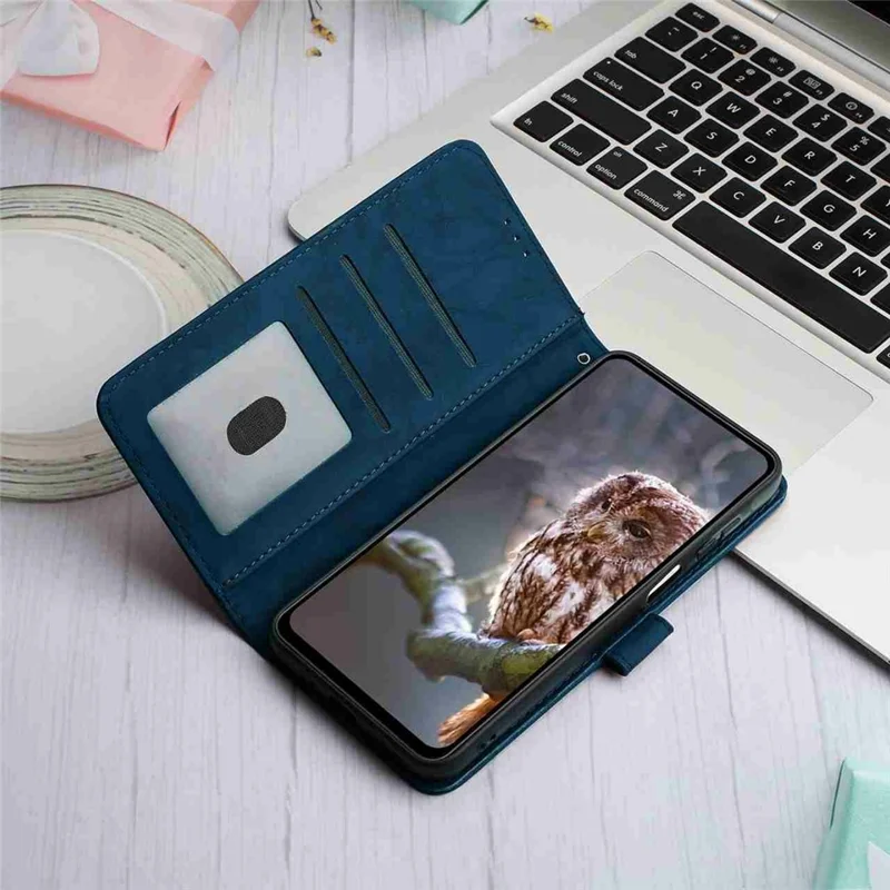 Voor iPhone 17 Pro Leren Hoesje met Gespierde Vlinderbloem Portemonnee Stand Flip Telefoonhoes met Polsbandje - Blauw