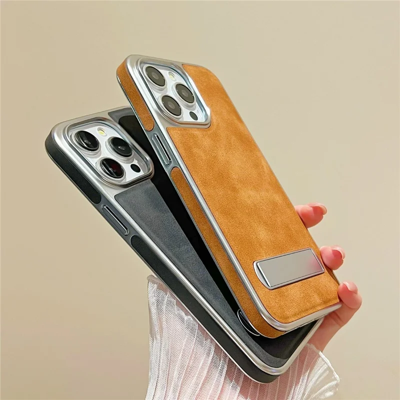 iPhone 15 Pro Max Hülle mit verstecktem Ständer Leder + PC + TPU Matt Elektroplattiert Handyhülle - Braun