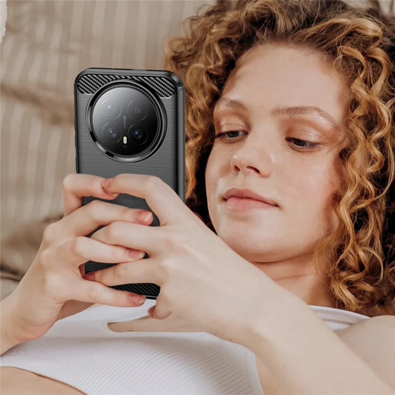 غطاء هاتف واقي لهونر ماجيك 8 5G بتصميم ألياف كربونية محفورة - أسود