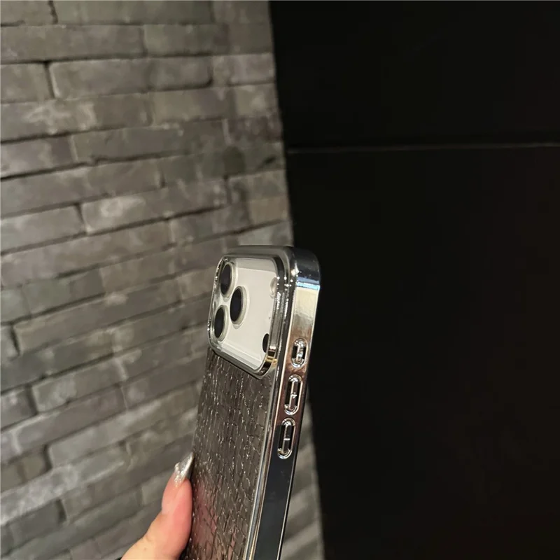iPhone 17 Pro Max Hülle Krokodilleder-Textur PU-Leder beschichtet PC + TPU Elektroplattierung Handyhülle - Khaki