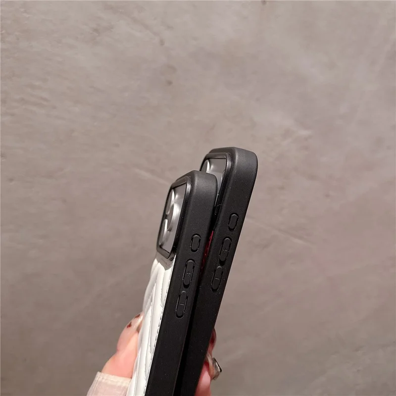 Capa para iPhone 17 Pro Desenho de Casaco Down Stitching Arrow Revestimento de Couro PU Capa Traseira de Telefone TPU - Rosa