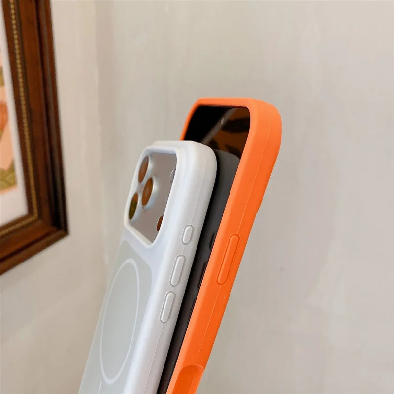 Custodia iPhone 17 Pro compatibile con MagSafe, cover posteriore in silicone antiurto - Bianco