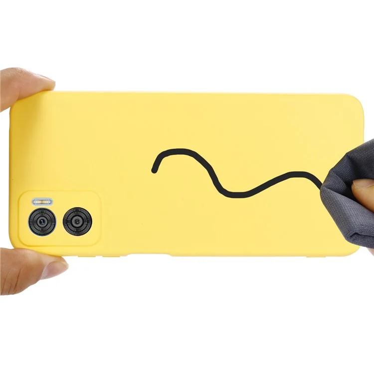 Para Motorola Moto E22 4G / E22i 4G Funda de Silicona Líquida Anticorrosión Forro Suave Protección de la Cámara Funda de Teléfono con Correa - Amarillo