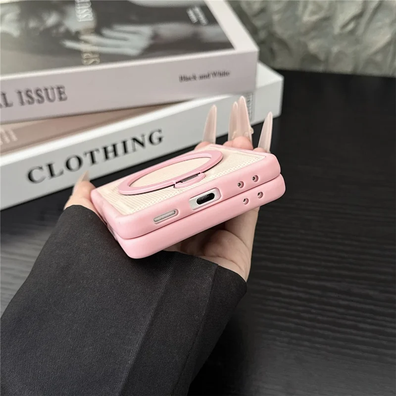 Магнитный чехол для Samsung Galaxy Z Flip7 5G с поворотной подставкой, ромбовидная текстура, кожа PU + поликарбонат, складной чехол — розовый