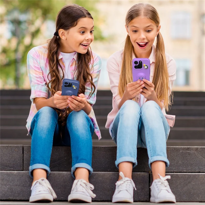 غطاء لهاتف iPhone 15 Pro بتصميم بطريق مع حامل ومصنوع من مادة EVA مقاوم للصدمات - أزرق داكن