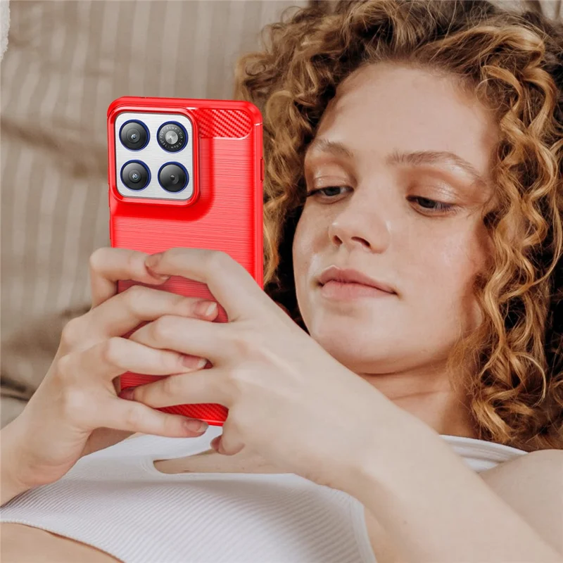 Coque TPU pour Motorola Edge 70 5G, Housse de Protection Antichoc avec Texture Fibre de Carbone et Finition Brossée - Rouge