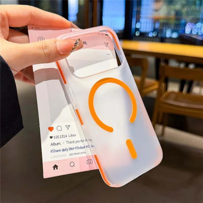 Coque en PC givré pour iPhone 17 Pro Max, compatible MagSafe, bord antidérapant, finition tactile douce, protection arrière - Orange