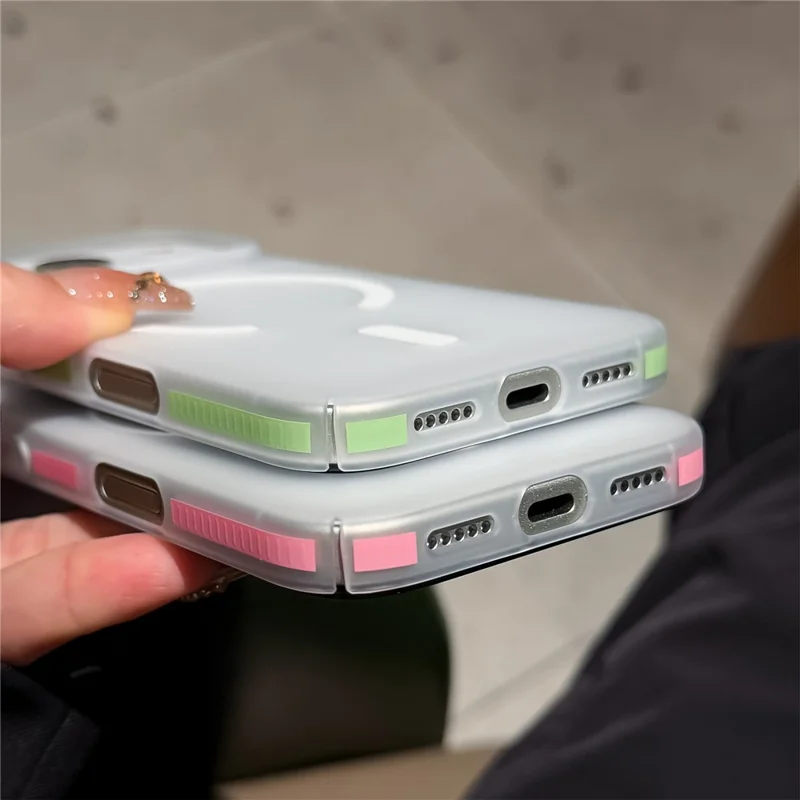 Coque en PC givré pour iPhone 17 Pro Max, compatible MagSafe, bord antidérapant, finition tactile douce, protection arrière - Orange