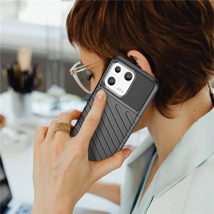 Étui au Téléphone TPU Épaissis Pour Xiaomi 13, Série Thunder Texture Texture Anti-Scratch Cover Back - le Noir