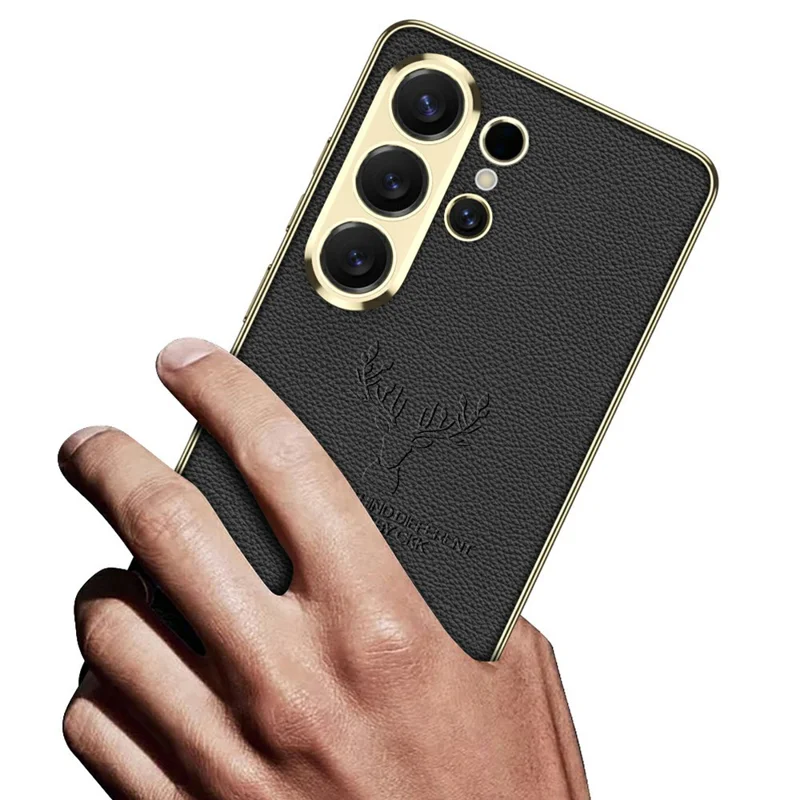 GKK Für Samsung Galaxy S26 Ultra Tasche Hirschmuster Verchromter Rahmen Leder TPU PC Handyhülle - Kohlefaser-Optik