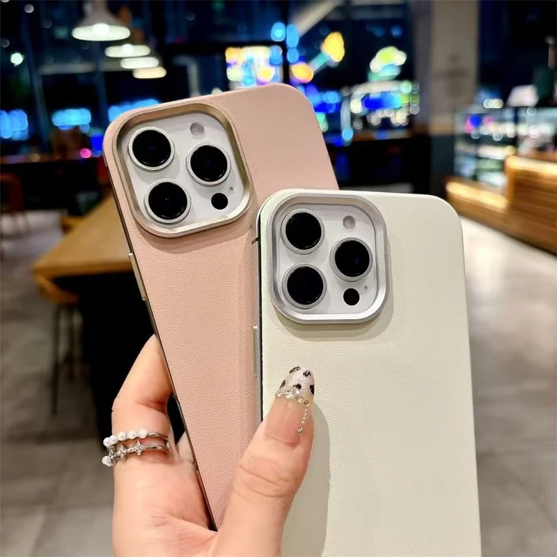 Capa Magnética para iPhone 16 Pro Max com Estrutura em Liga de Alumínio, Capa em PU e TPU, Compatível com MagSafe - Dourado