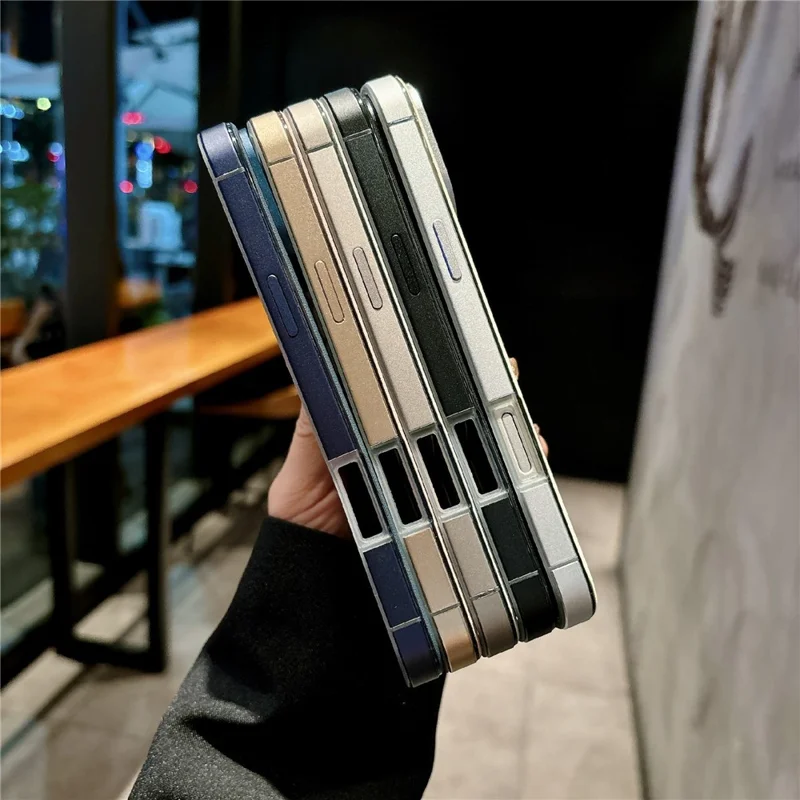 Capa Magnética para iPhone 16 Pro Max com Estrutura em Liga de Alumínio, Capa em PU e TPU, Compatível com MagSafe - Dourado