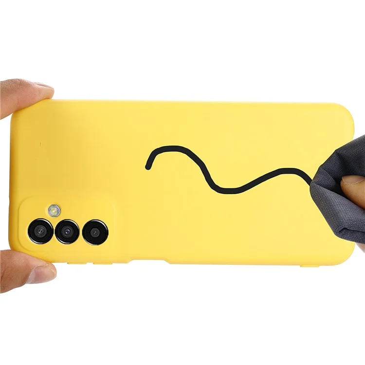 Custodia Sottile a Prova di Shock Per Samsung Galaxy F13 4G Copertura di Protezione Antidrop di Copertura Per Telefono in Silicone Liquido Con Cinturino - Giallo