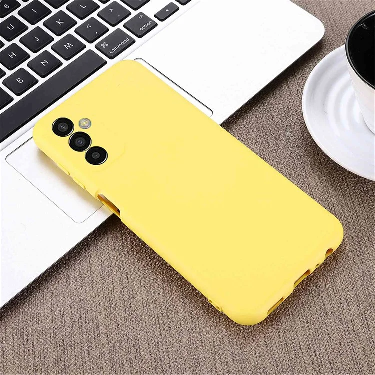 Custodia Sottile a Prova di Shock Per Samsung Galaxy F13 4G Copertura di Protezione Antidrop di Copertura Per Telefono in Silicone Liquido Con Cinturino - Giallo