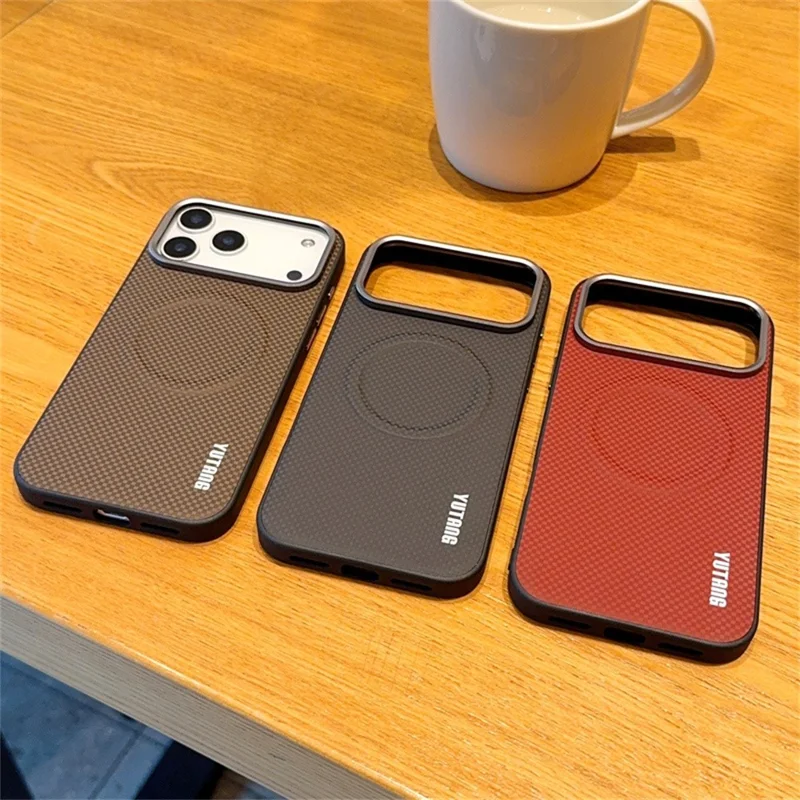 YUTANG für iPhone 17 Pro Max Magnetische Hülle mit Punkt-Design PC+TPU Stoßfeste Handyhülle - Schwarz