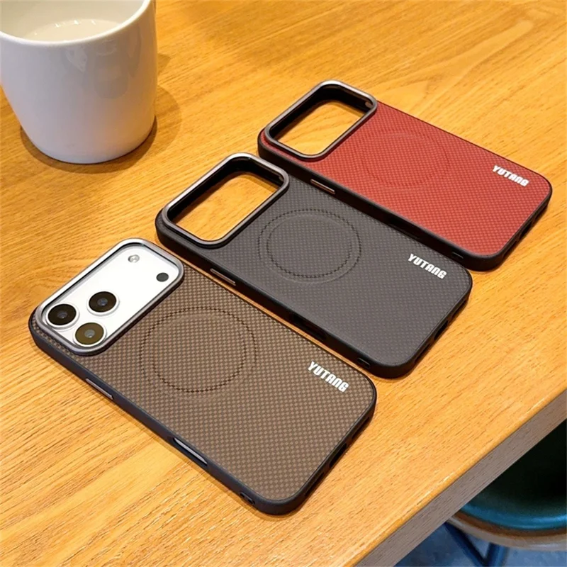 YUTANG für iPhone 17 Pro Max Magnetische Hülle mit Punkt-Design PC+TPU Stoßfeste Handyhülle - Schwarz