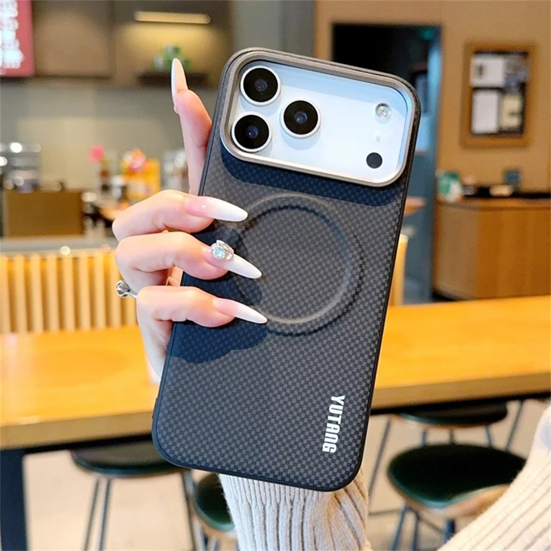 YUTANG für iPhone 17 Pro Max Magnetische Hülle mit Punkt-Design PC+TPU Stoßfeste Handyhülle - Schwarz