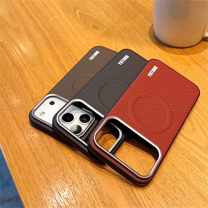 YUTANG für iPhone 17 Pro Max Magnetische Hülle mit Punkt-Design PC+TPU Stoßfeste Handyhülle - Schwarz