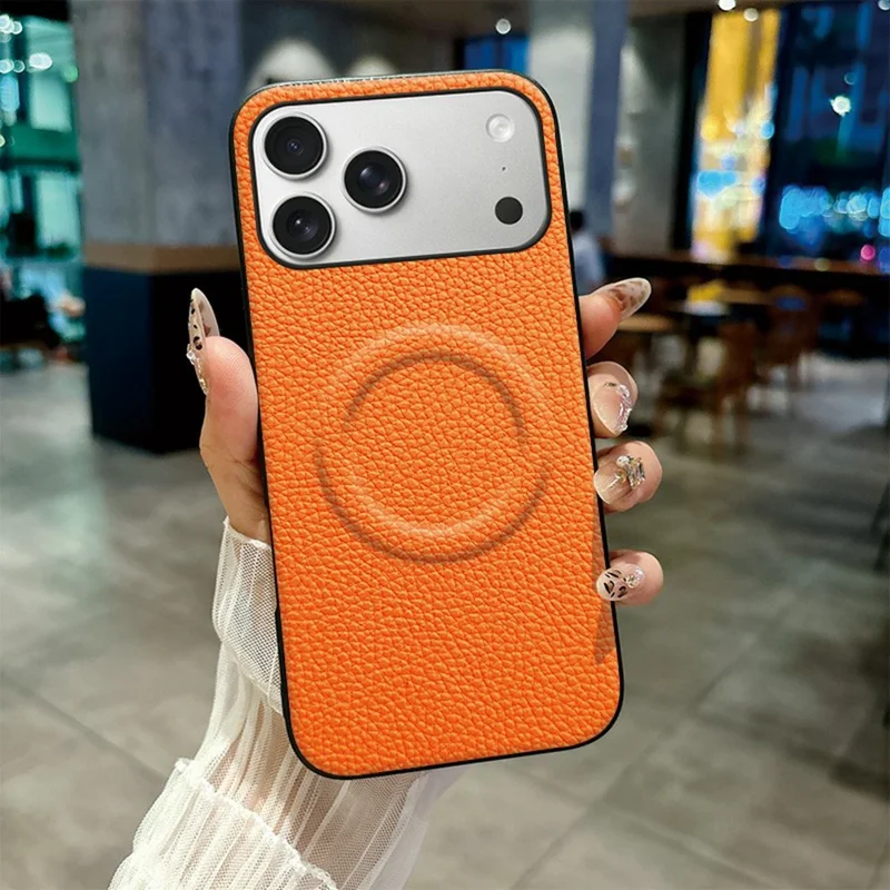 Funda magnetica per iPhone 17 Pro Max con texture effetto litchi in ecopelle PU, rivestimento in PC + TPU protettivo compatibile con Magsafe - Arancione