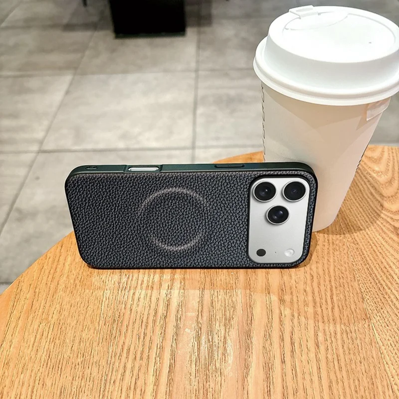 Funda magnetica per iPhone 17 Pro Max con texture effetto litchi in ecopelle PU, rivestimento in PC + TPU protettivo compatibile con Magsafe - Arancione