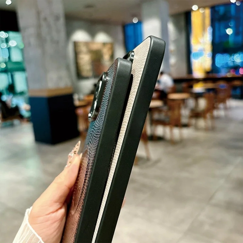 Funda magnetica per iPhone 17 Pro Max con texture effetto litchi in ecopelle PU, rivestimento in PC + TPU protettivo compatibile con Magsafe - Arancione