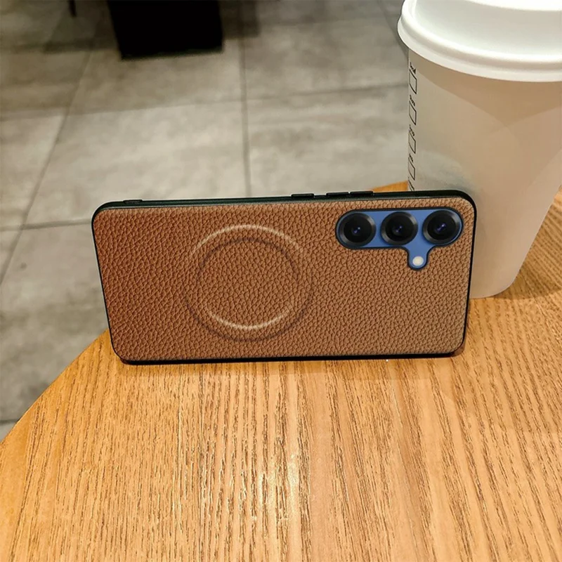 Für Samsung Galaxy S26+ Magnetische Hülle mit Litschi-Struktur, PU-Leder beschichtetem PC + TPU Schutzhülle - Orange
