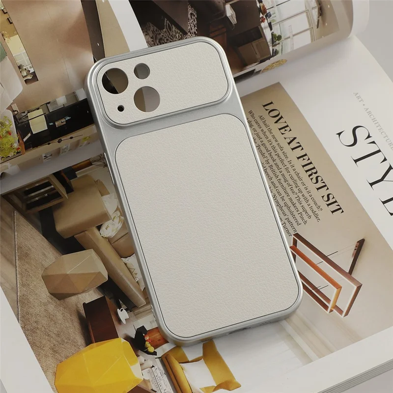 Coque pour iPhone 15, housse en cuir PU texturé agneau avec revêtement TPU, découpes précises pour appareil photo - Blanc