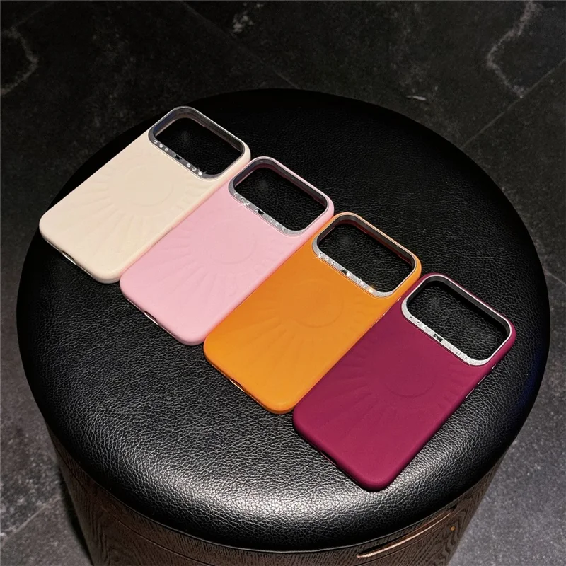 Coque pour iPhone 17 Pro compatible MagSafe avec motif soleil, strass, cadre métallique, en silicone liquide - Beige