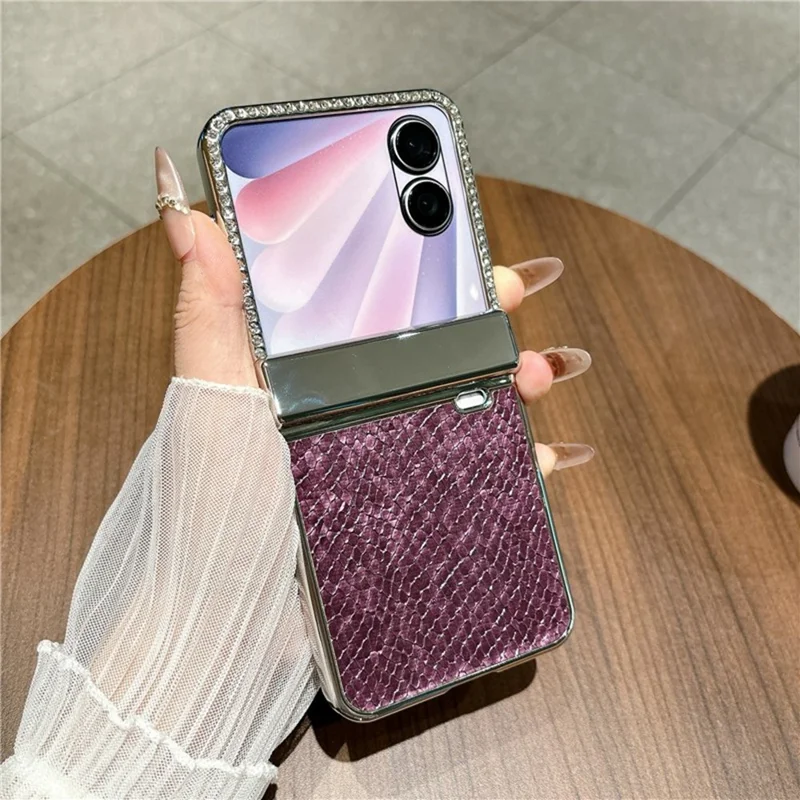 Cover per Honor Magic V Flip 2 con Strass e Motivo a Pelle di Serpente, Custodia a Libro Resistente in PC - Viola